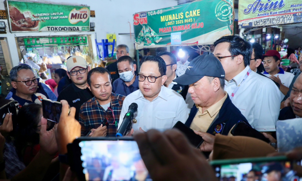 Blusukan ke Pasar Tambahrejo dan Larangan, Adhy Karyono Pastikan Stok Pangan Aman