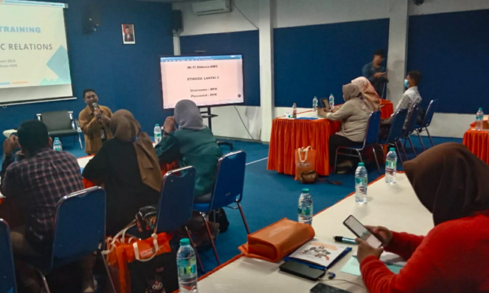 Stikosa-AWS Gelar Pelatihan Digital Public Relation untuk Praktisi Kehumasan