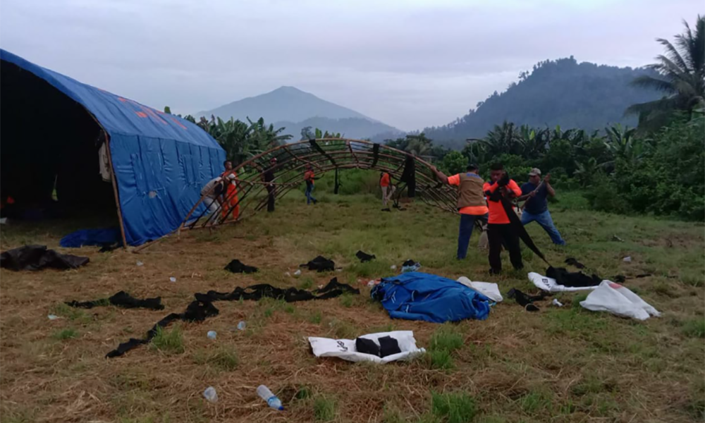 Tingkat Aktivitas Gunung Ibu Naik Menjadi Level Awas, BPBD Mengungsikan Warga ke Tempat Aman