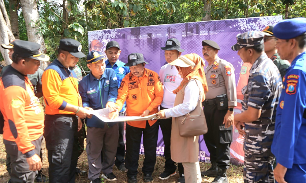 Siaga Tsunami, BPBD dan Ratusan Masyarakat Susuri Jalur Evakuasi Pantai Konang