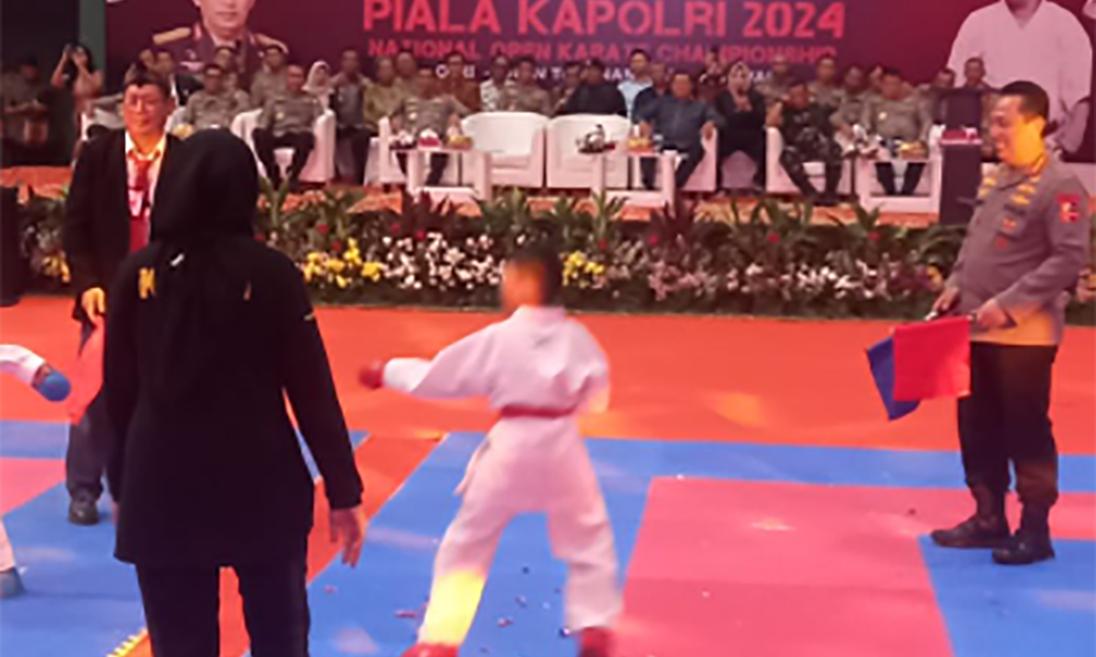 Kapolri Listyo Sigit Jadi Wasit Komite Karateka Cilik Tandai Pembukaan Kejurnas Piala Kapolri 2024