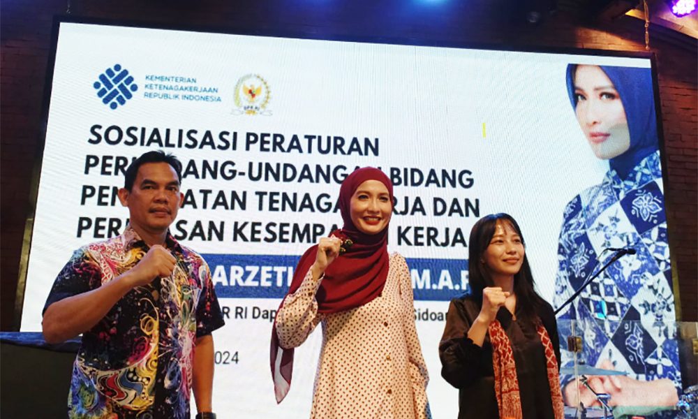 Cara Unik Rayakan HUT Kemerdekaan RI: Arzeti Bilbina Sosialisasi Peraturan Perundangan Tenaga Kerja