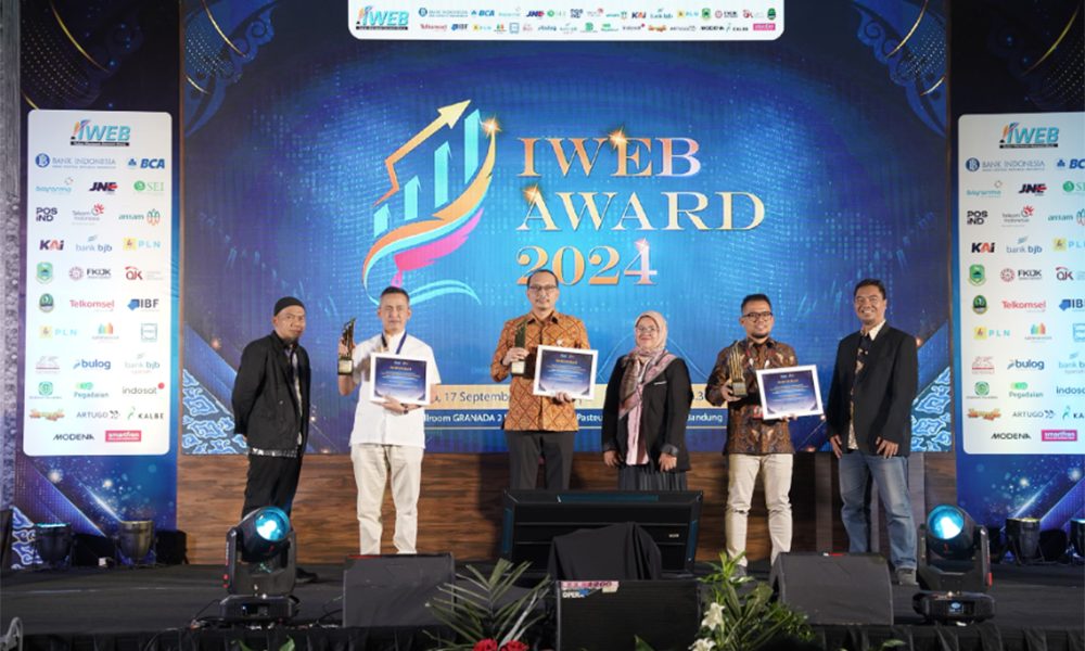 bank bjb Raih Penghargaan Pengembangan UMKM Terbaik dari IWEB
