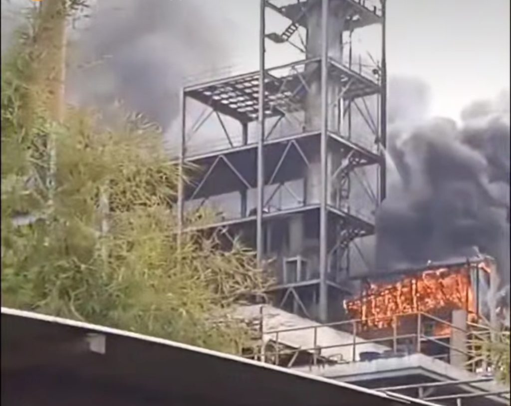 Pabrik Minyak Sawit PT Musim Mas Terbakar
