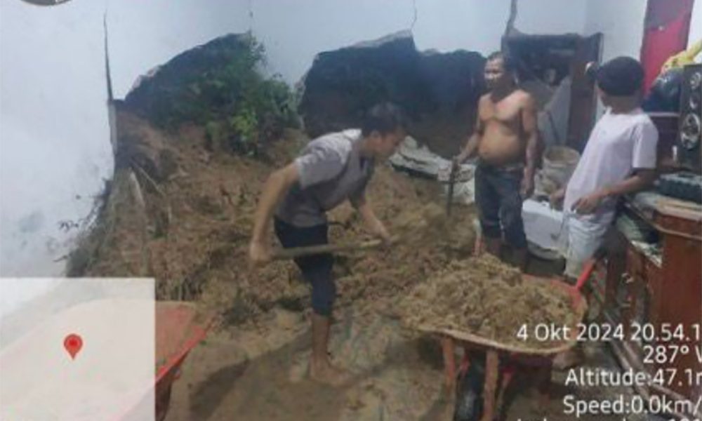 Banjir dan Tanah Longsor Hantam Padang Pariaman Sumbar, 11 Nagari Terdampak