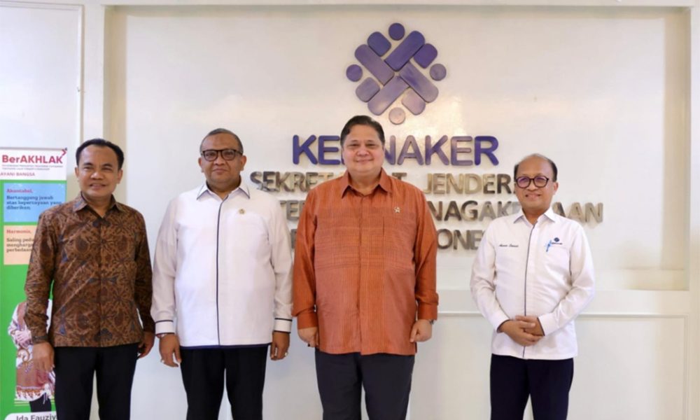 Airlangga Hartarto Mulai Berkantor di Kemenaker