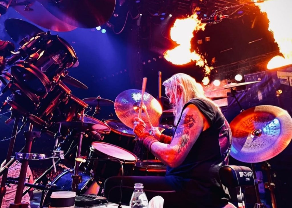 Drummer Nicko McBrain Mundur dari Tur Iron Maiden