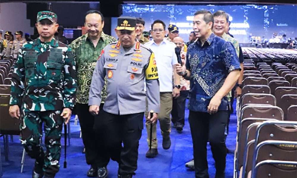 Pj. Gubernur Jatim Bersama Kapolri dan Panglima TNI Tinjau Persiapan Natal 2024 di Gereja Bethany Surabaya