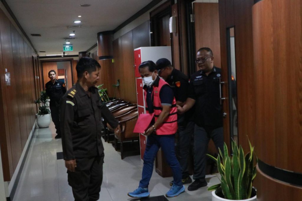 Mantan Ketua Pengadilan Negeri Surabaya Ditetapkan Sebagai Tersangka