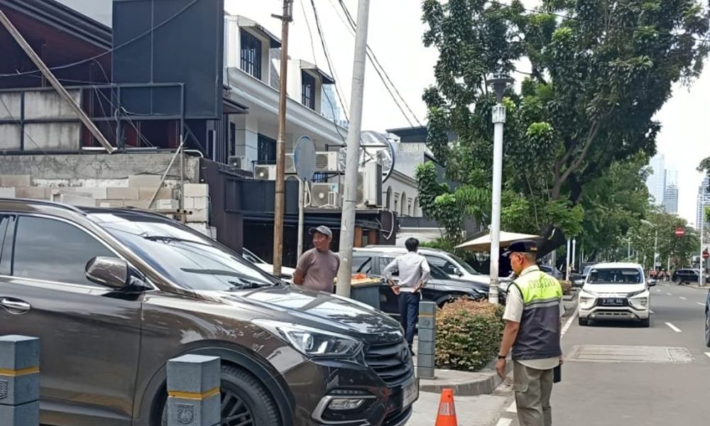 Pengusaha Restoran Wajib Sediakan Lahan Parkir, Bukan di Trotoar