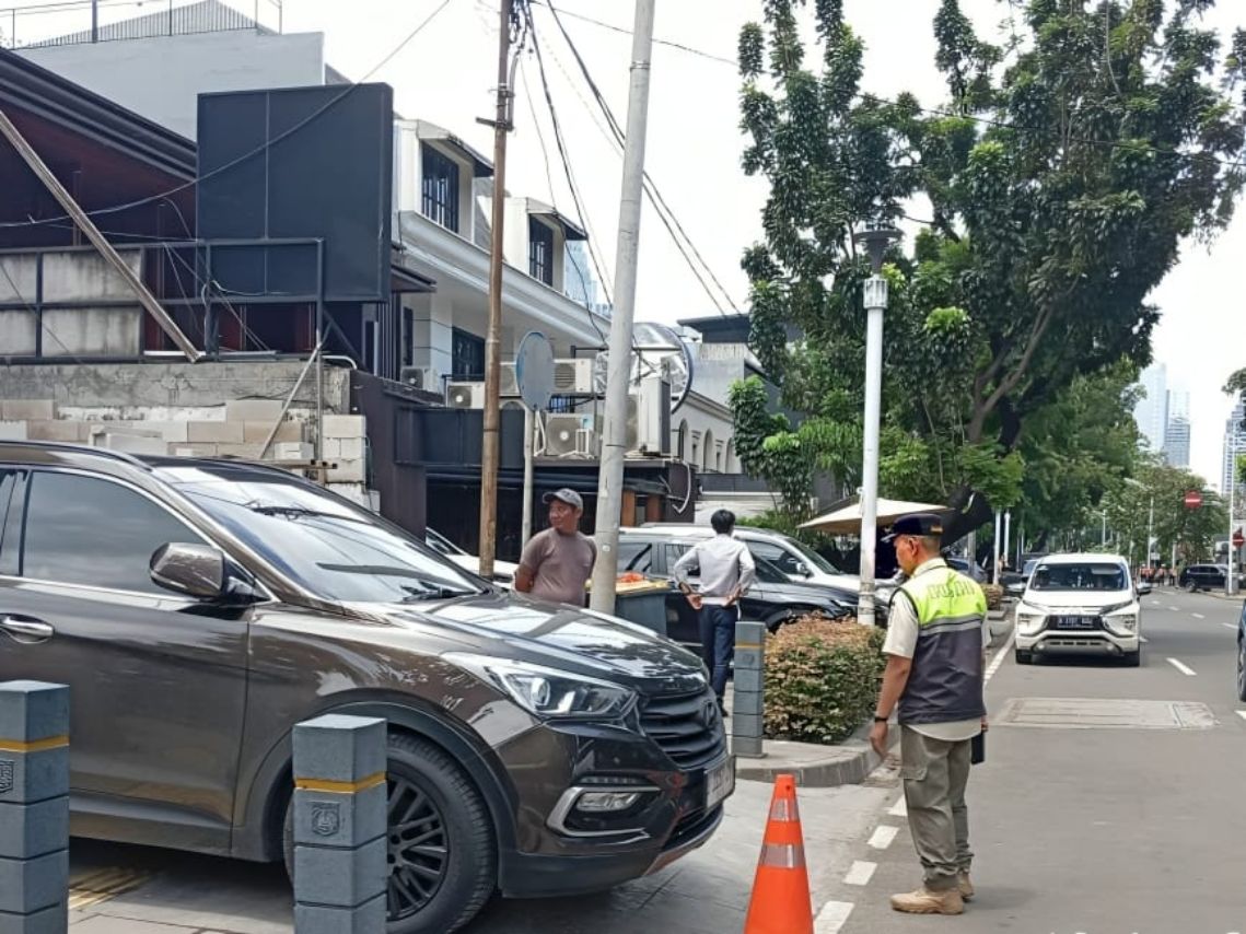 Pengusaha Restoran Wajib Sediakan Lahan Parkir, Bukan di Trotoar