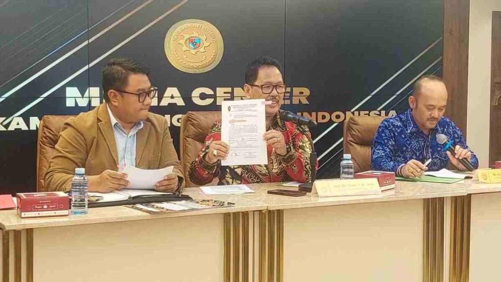 Penetapan Advokat Razman dan Firdaus Dibekukan MA