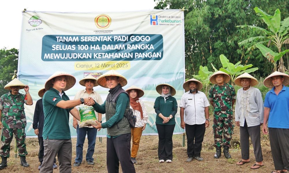 Astra Agro Beri Bantuan Benih Padi Gogo kepada Petani Cianjur