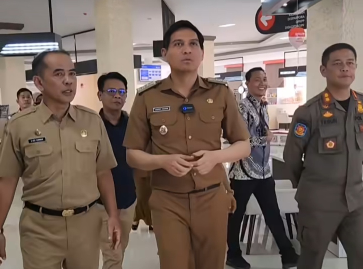 Bupati Indramayu Lucky Hakim Disanksi Magang Tiga Bulan Akibat Plesir Tanpa Izin