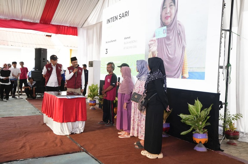 Mensos Gus Ipul Resmikan 93 Rumah Kampung Nelayan Sejahtera di Indramayu