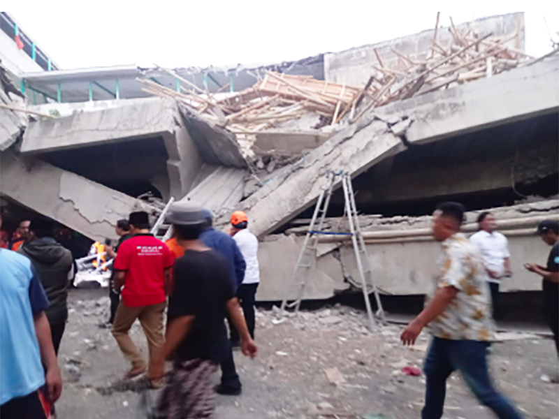 Bangunan Musala Pondok Al Khoziny Ambruk, Ratusan Santri Berjatuhan ke Bawah