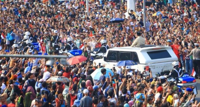 Masyarakat Padati Jalan dari Istana Merdeka ke Monas, Sambut Presiden Prabowo dalam Rangkaian Kebesaran HUT ke-80 TNI