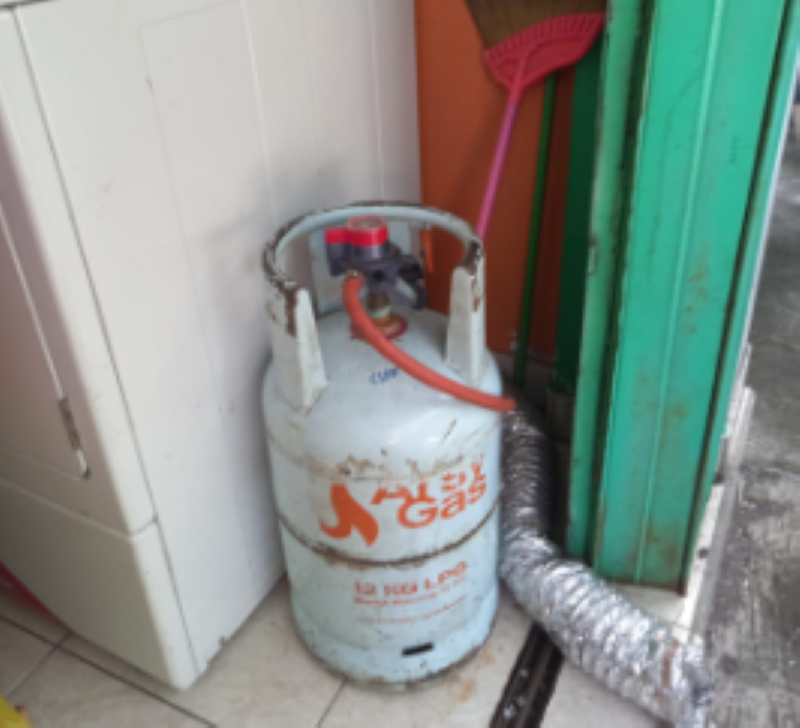 Gas Tabung Putih Beredar di Bali, Penjual Gas Tabung Pink Resah