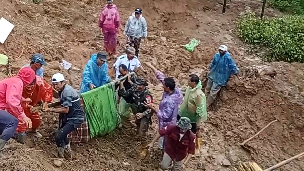 Longsor di Padang Panjang, Dua Personel TNI AD Hilang Kontak dan Satu Meninggal