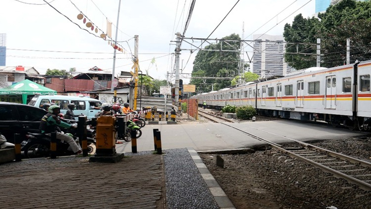 Keselamatan Perlintasan Sebidang : Mitigasi Risiko Kecelakaan Angkutan Barang