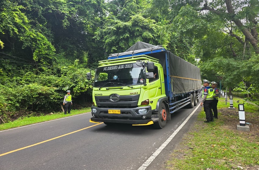 Jelang Puncak Arus Balik, Menhub Dudy Serukan Pengusaha Angkutan Logistik Patuhi Aturan Pembatasan Operasional