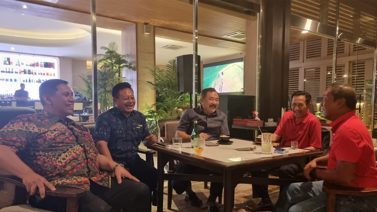 Bertekad Rebut Kembali Piala, Plt. Ketua Umum PPAD Tidur Bersama Tim Atlet di Padang Golf Ciputra Surabaya