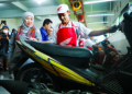 Masyarakat Serbu Layanan Servis Motor Gratis Siswa SMK Krembung