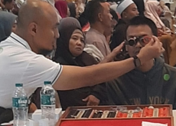 HUT ke-81 Jawa Timur, Para Guru Diberikan 1.000 Kacamata Gratis