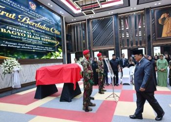 Presiden Prabowo Beri Penghormatan Terakhir pada Almarhum Subagyo H.S di Mabesad